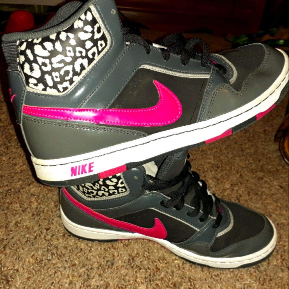 Nike shoes size 9